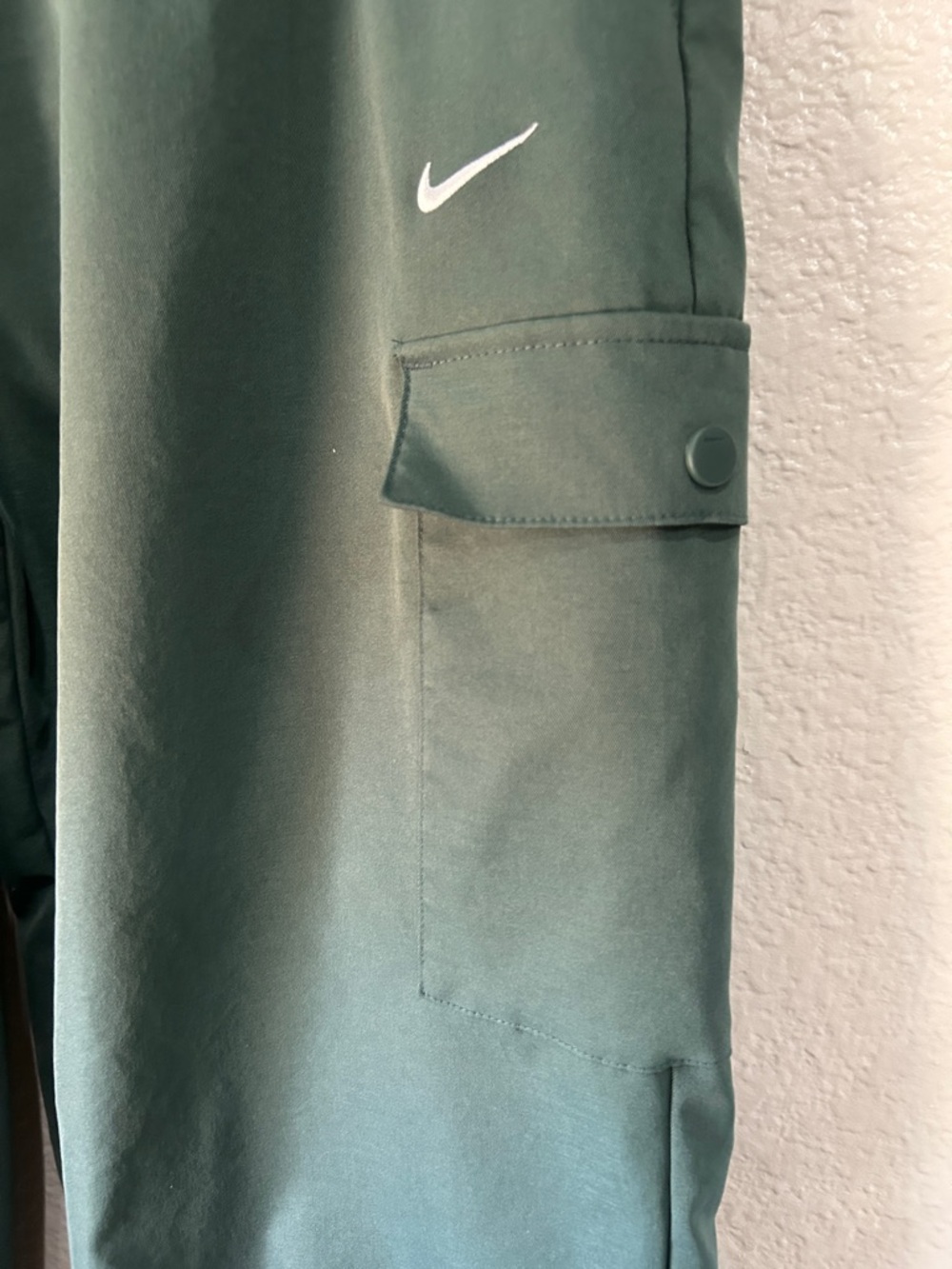 Nike Youth Kids Sz L Dark Olive Green Cargo Joggers with White Swoosh Casual - Picture 6 of 7